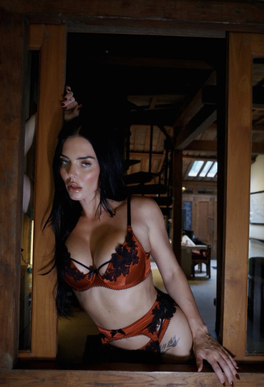 konyaescortezgi-2 Konya Escort Ezgi Fantazi Dünyanı Genişletebiliriz